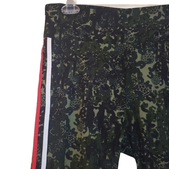 No Boundaries Green Leopard Print Camo Leggings - Picture 2 of 10